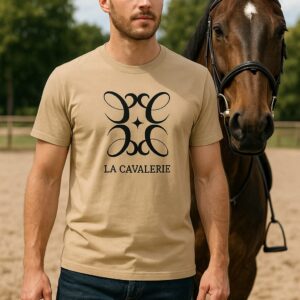 t-shirt homme beige, t-shirt relief, t-shirt encre gonflante, mode équestre homme, t-shirt cavalerie chic, vêtement équitation élégant, t-shirt coton premium